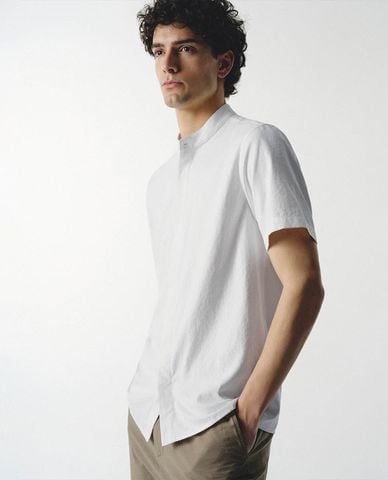  URBAN REVIVO - Áo sơ mi nam cổ đứng tay ngắn thanh lịch 