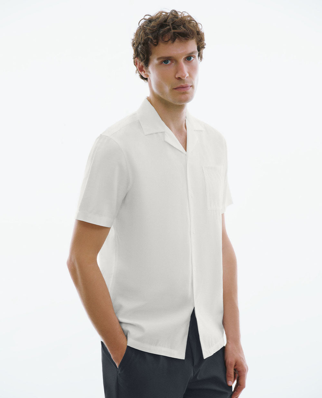 URBAN REVIVO - Áo sơ mi nam cổ bẻ tay ngắn phối túi Button Up Loose