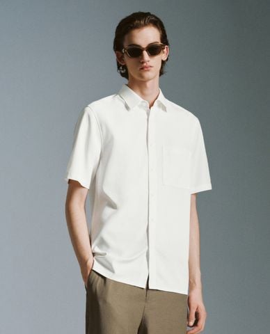  URBAN REVIVO - Áo sơ mi nam cổ bẻ tay ngắn hiện đại 