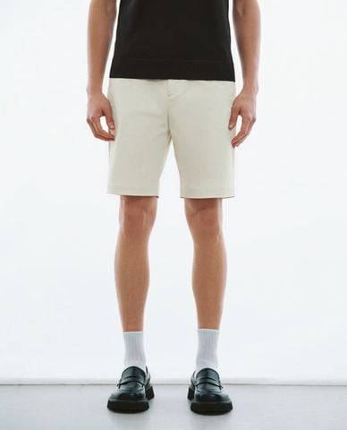 URBAN REVIVO - Quần short nam ống đứng lưng thun thời trang 