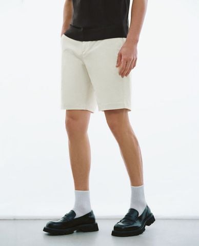  URBAN REVIVO - Quần short nam ống đứng lưng thun thời trang 