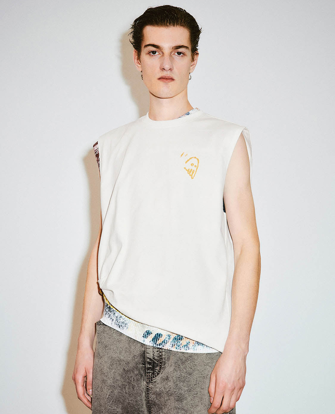 URBAN REVIVO - Áo ba lỗ nam cổ tròn phối hình in