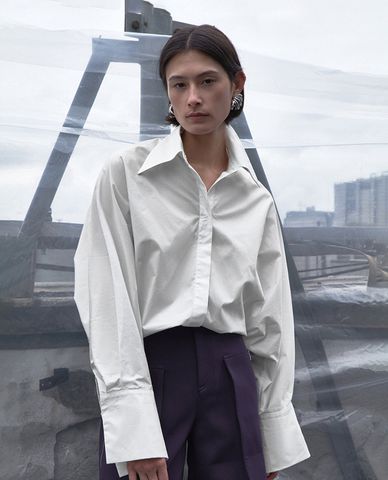  URBAN REVIVO -  Áo sơ mi nữ cổ bẻ tay dài thanh lịch 