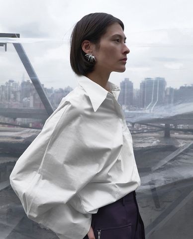  URBAN REVIVO -  Áo sơ mi nữ cổ bẻ tay dài thanh lịch 