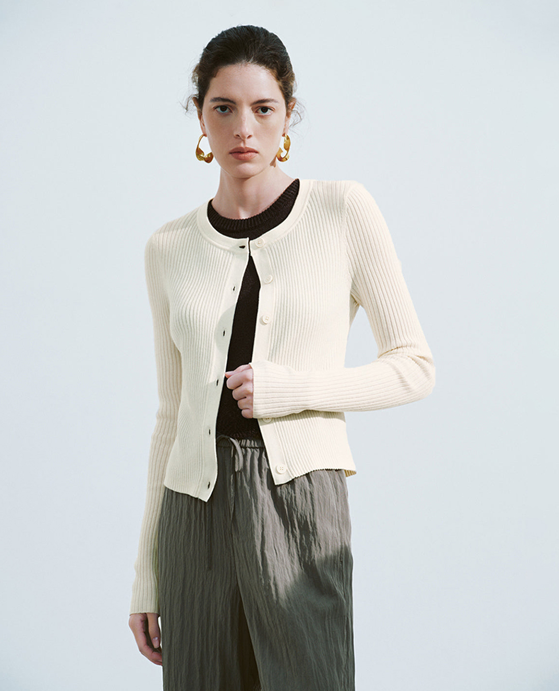 URBAN REVIVO - Áo khoác cardigan nữ cổ tròn tay dài hiện đại