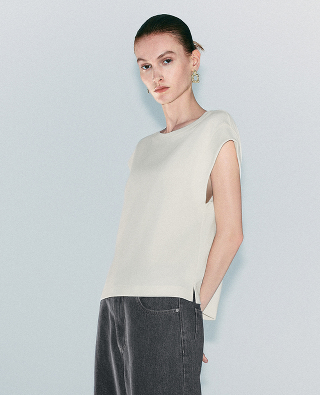 URBAN REVIVO - Áo thun nữ cổ tròn năng động Sleeveless Straight