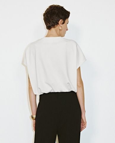  URBAN REVIVO - Áo thun nữ cổ tròn tay ngắn Loose 