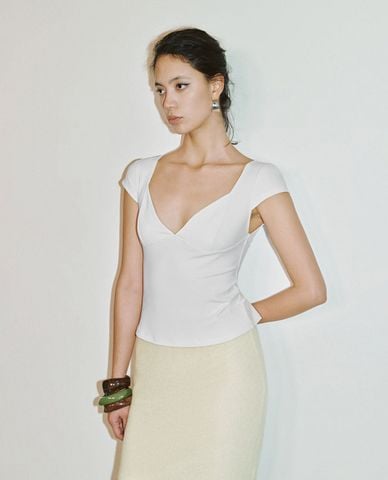  URBAN REVIVO - Áo kiểu nữ cổ V phom ôm 