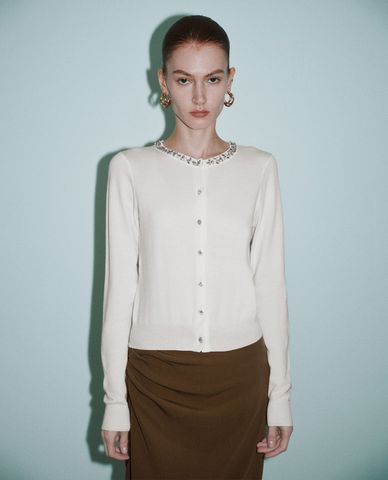  URBAN REVIVO - Áo khoác cardigan nữ cổ tròn tay dài đính đá 