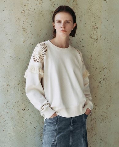  URBAN REVIVO - Áo sweatshirt nữ cổ tròn hiện đại 