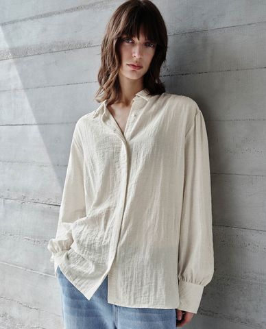  URBAN REVIVO - Áo sơ mi nữ cổ bẻ tay dài thanh lịch 