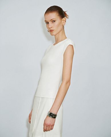  URBAN REVIVO - Áo thun nữ cổ tròn tay ngắn Fitted 