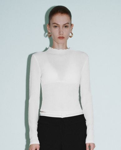  URBAN REVIVO - Áo thun nữ tay dài phom ôm Mock Neck 