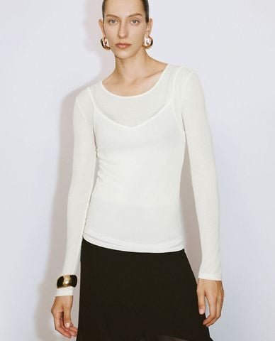  URBAN REVIVO - Áo thun nữ cổ thuyền tay dài phom ôm 