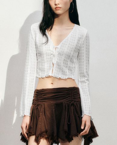  URBAN REVIVO - Áo kiểu nữ cổ V tay dài nữ tính 