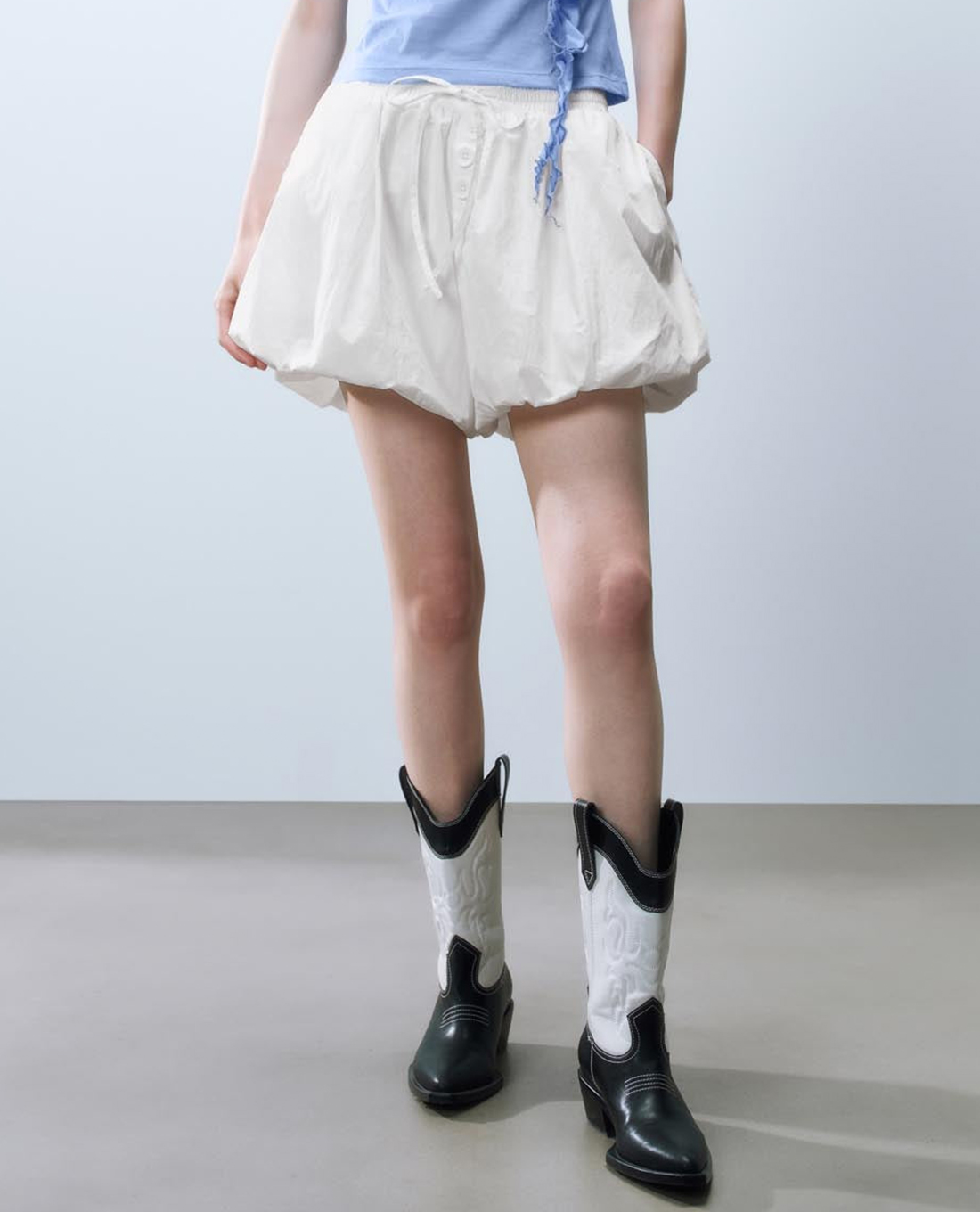 URBAN REVIVO - Quần short ngắn nữ dáng phồng trẻ trung