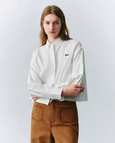  URBAN REVIVO - Áo sơ mi nữ cổ bẻ tay dài phom croptop Button Up 