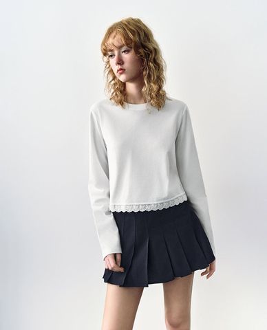  URBAN REVIVO - Áo croptop nữ cổ tròn tay dài viền ren 