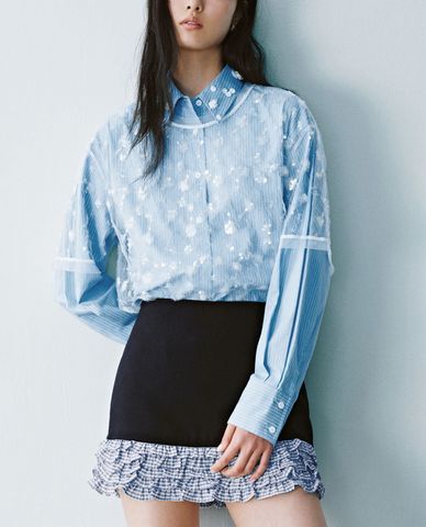  URBAN REVIVO - Áo kiểu nữ xuyên thấu cổ tròn tay dài 