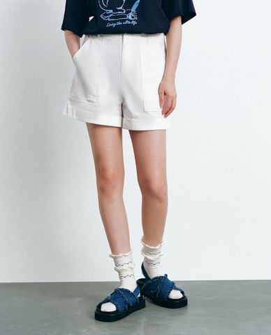  URBAN REVIVO - Quần short nữ ngang gối xắn gấu thanh lịch 