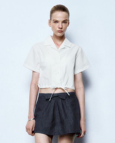  URBAN REVIVO - Áo croptop nữ cổ bẻ tay ngắn hiện đại 