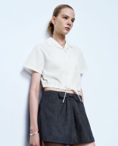  URBAN REVIVO - Áo croptop nữ cổ bẻ tay ngắn hiện đại 