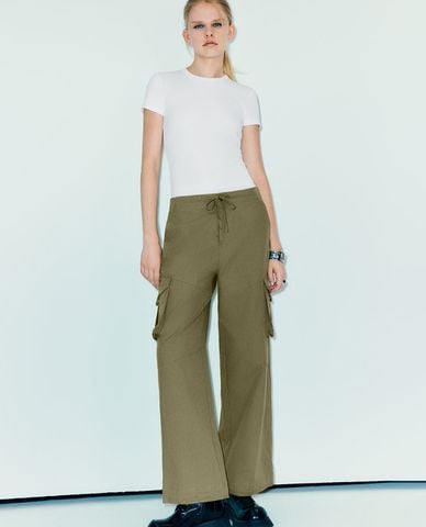  URBAN REVIVO - Áo thun nữ cổ tròn tay ngắn phom ôm 