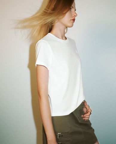  URBAN REVIVO - Áo thun nữ cổ tròn tay ngắn Crew Neck 