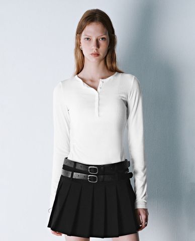  URBAN REVIVO - Áo thun nữ cổ tròn tay dài phom ôm phối nút cài 