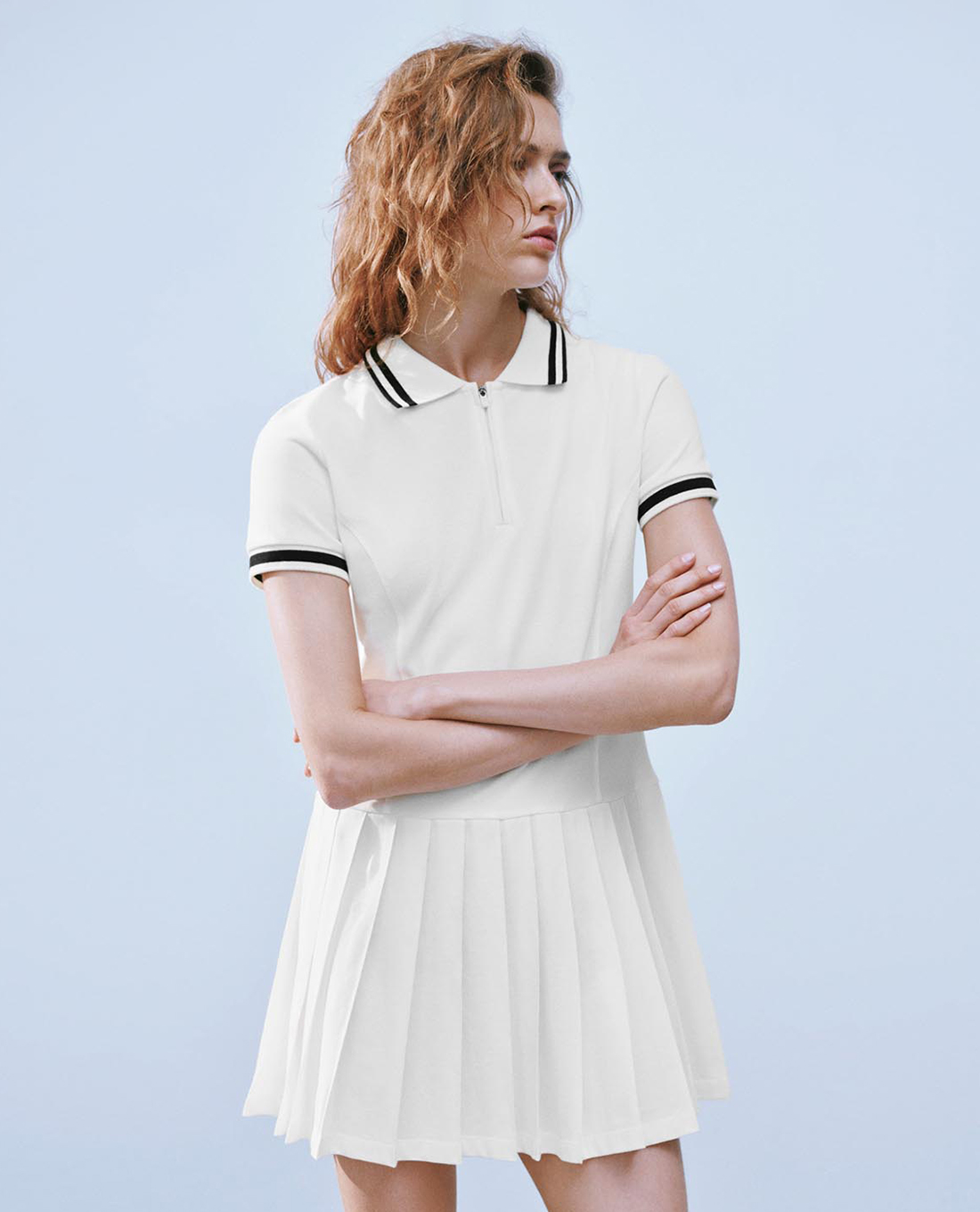 URBAN REVIVO - Đầm polo mini phối viền Pleated