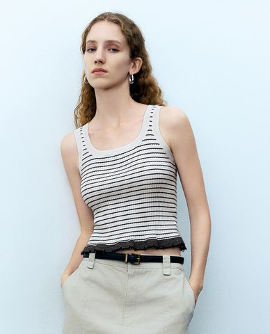  URBAN REVIVO - Áo ba lỗ nữ dệt kim phom ôm Striped U Neck 