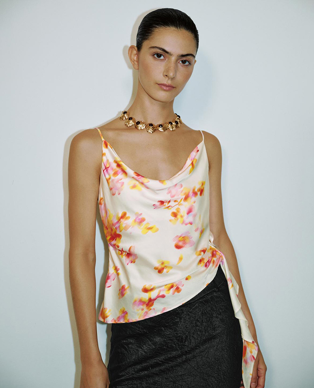 URBAN REVIVO - Áo hai dây nữ cổ V Floral Cami