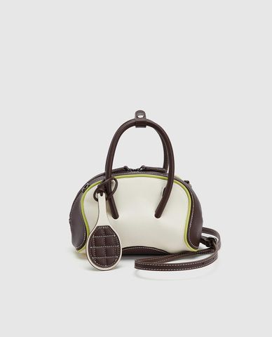  URBAN REVIVO - Túi đeo chéo nữ phom chữ nhật phối charm 