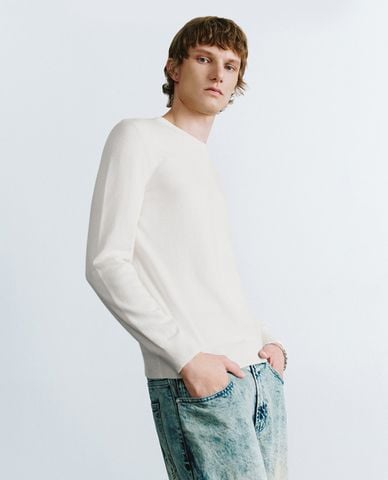  URBAN REVIVO - Áo dệt kim nam cổ tròn tay dài trẻ trung 