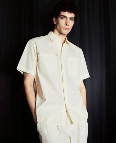  URBAN REVIVO - Áo sơ mi nam cổ tròn tay ngắn Button Up 