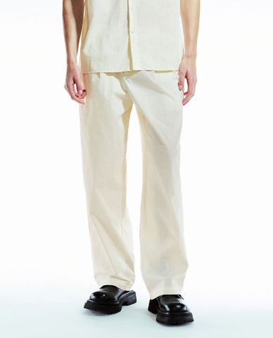  URBAN REVIVO - Quần nam ống rộng lưng thun trẻ trung 