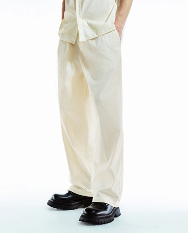  URBAN REVIVO - Quần nam ống rộng lưng thun trẻ trung 