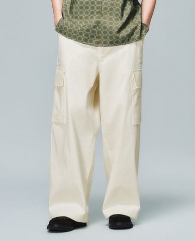  URBAN REVIVO - Quần nam ống rộng phối túi hộp 