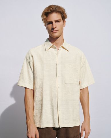  URBAN REVIVO - Áo sơ mi nam cổ bẻ tay ngắn trẻ trung 