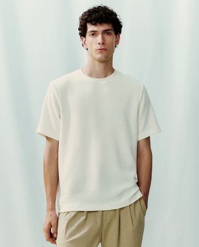  URBAN REVIVO - Áo thun nam cổ tròn tay ngắn Textured Straight 