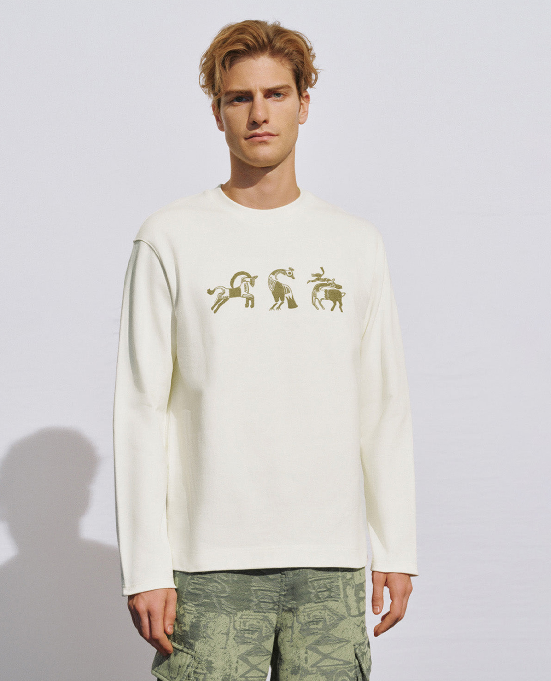 URBAN REVIVO - Áo thun nam cổ tròn tay dài Printed