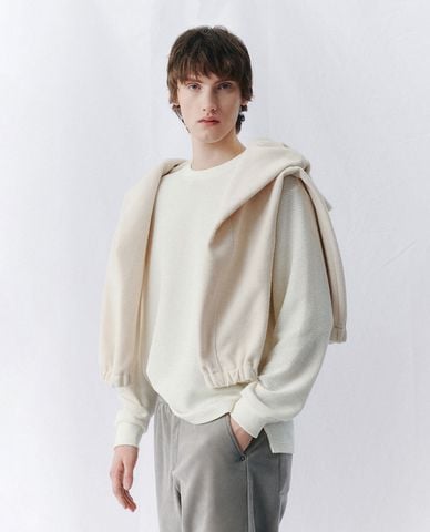  URBAN REVIVO - Áo thun nam cổ tròn tay dài hiện đại 