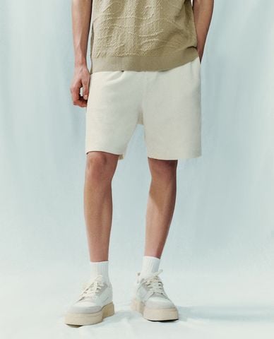  URBAN REVIVO - Quần short nam ngang gối lưng thun Drawstring Waist Knitted 