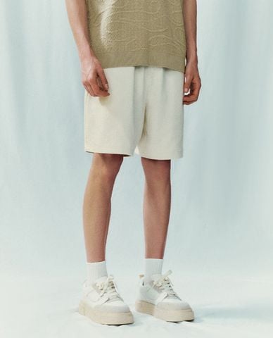  URBAN REVIVO - Quần short nam ngang gối lưng thun Drawstring Waist Knitted 