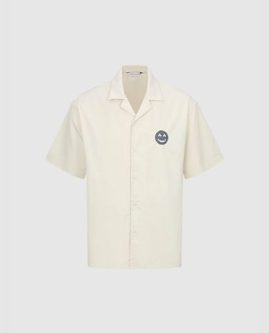  URBAN REVIVO - Áo sơ mi nam cổ bẻ tay ngắn Camp 