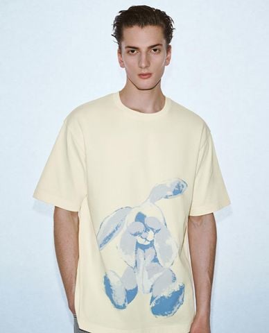  URBAN REVIVO - Áo thun nam cổ tròn tay ngắn in hoạ tiết 