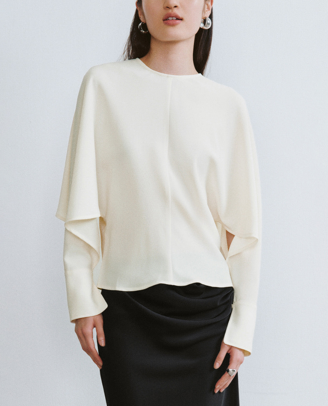 URBAN REVIVO - Áo kiểu nữ cổ tròn tay dài thanh lịch Loose Blouse