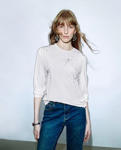  URBAN REVIVO - Áo thun nữ cổ tròn đính đá sang trọng 