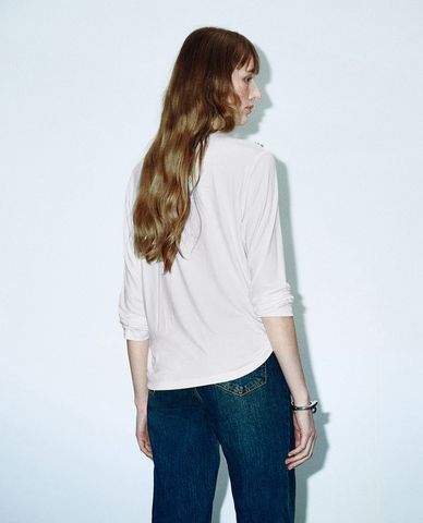  URBAN REVIVO - Áo thun nữ cổ tròn đính đá sang trọng 