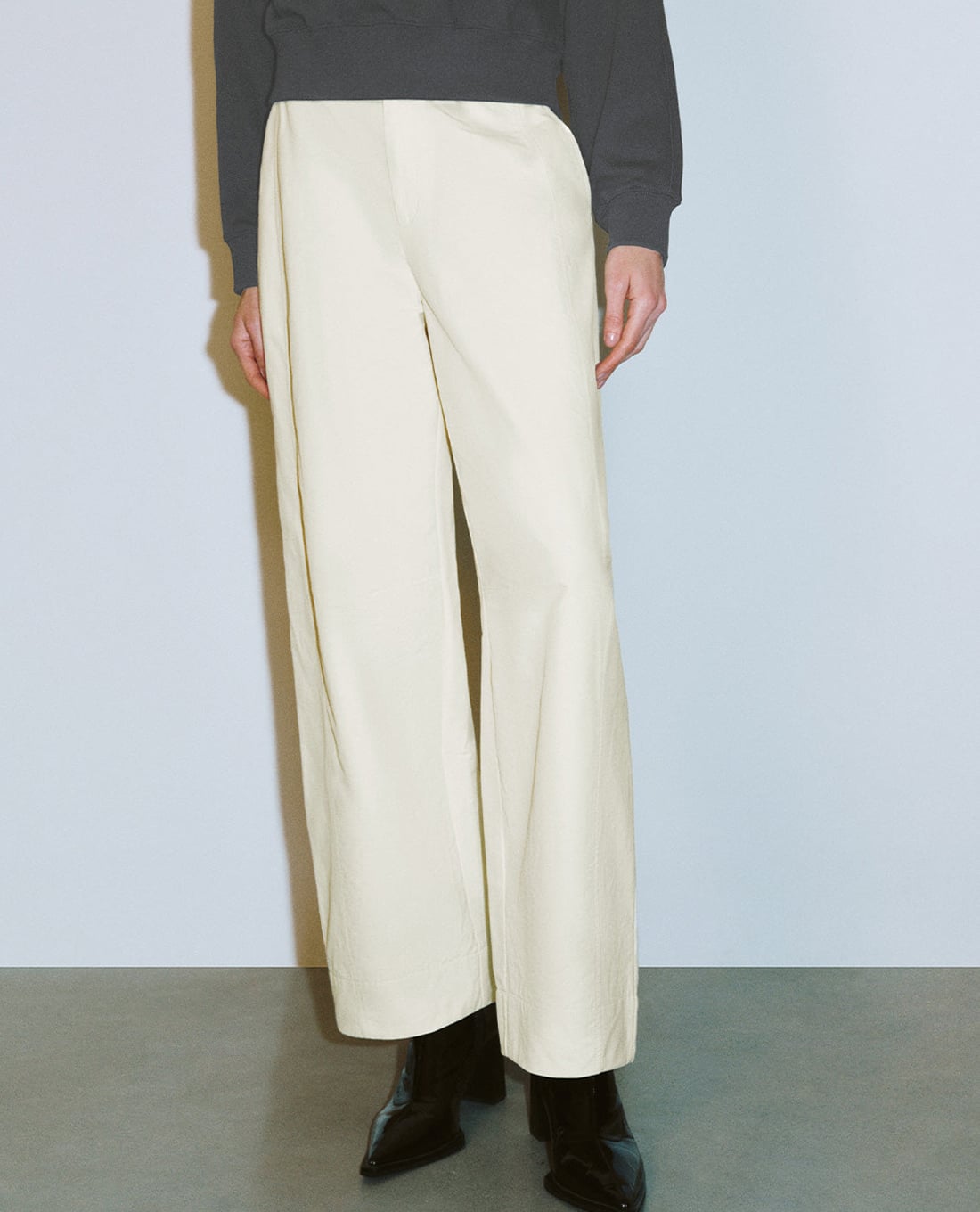 URBAN REVIVO - Quần nữ ống rộng Carrot Fit